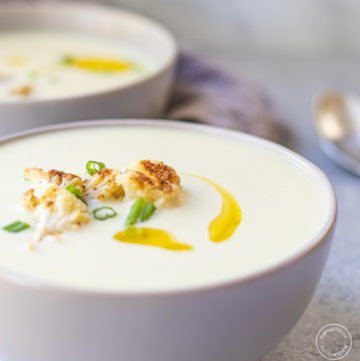 Cauliflower soup in two gray bowls