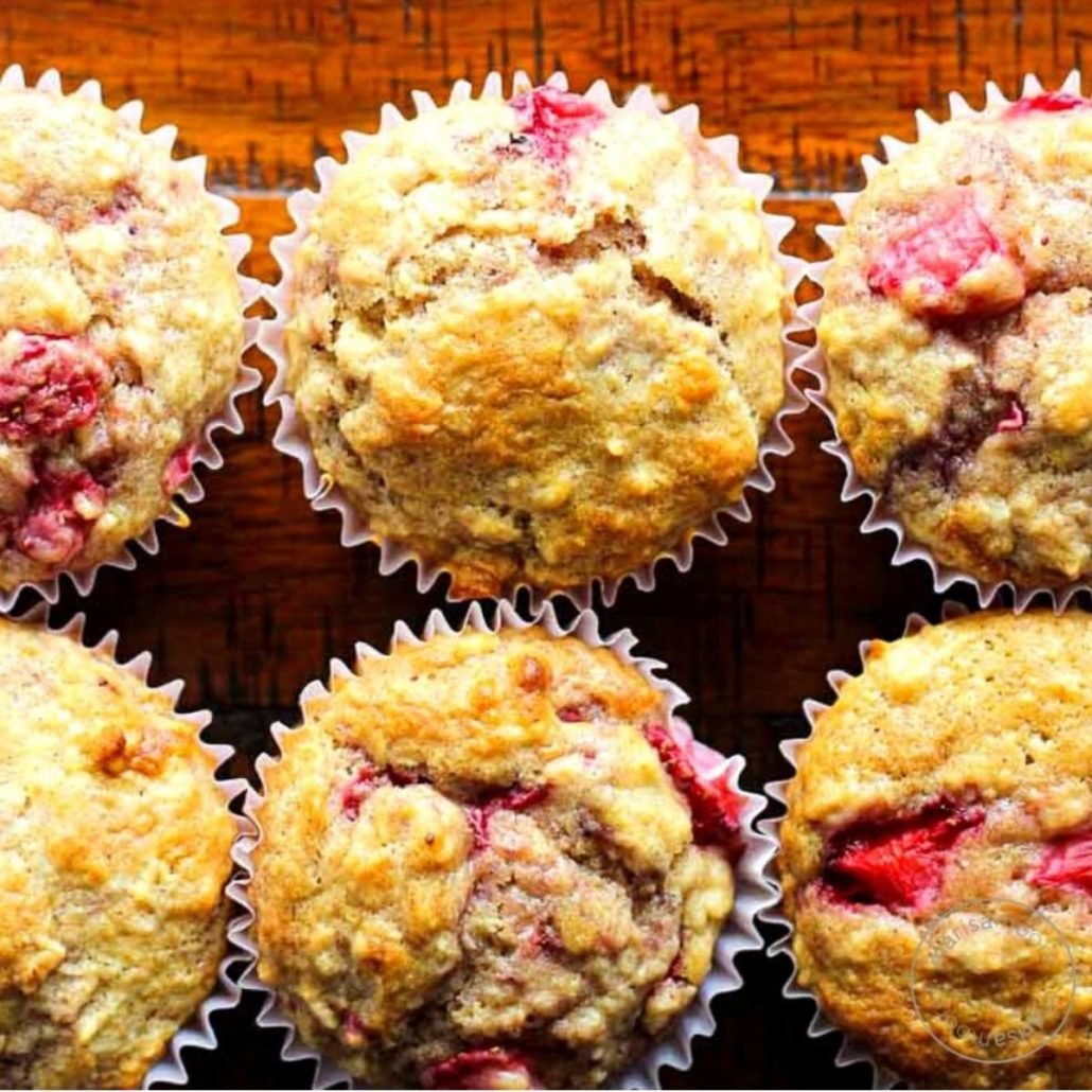 6 strawberry muffins lined up