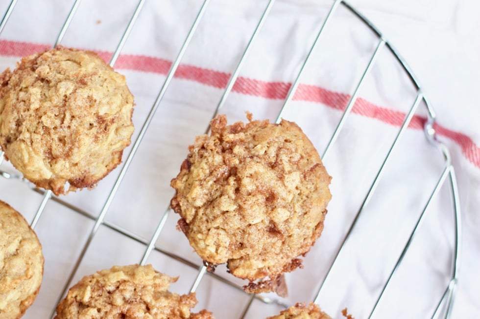 healthy-apple-oatmeal-muffins