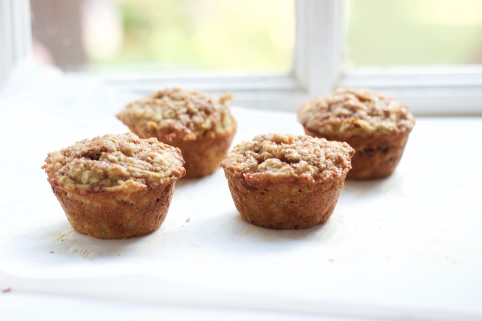 healthy-apple-oatmeal-muffins