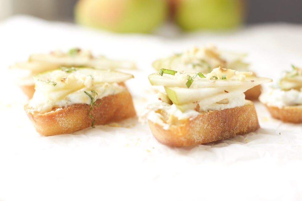 pear-goat-cheese-hazlenut-crostini