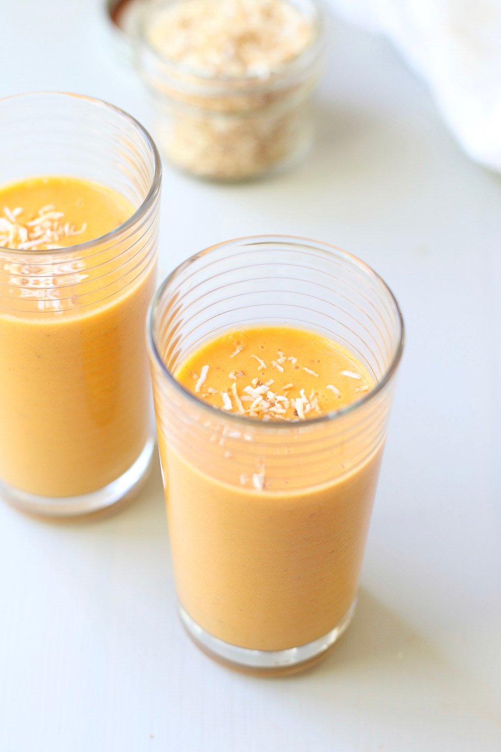 Smoothie aux carottes et à l'ananas à la noix de coco