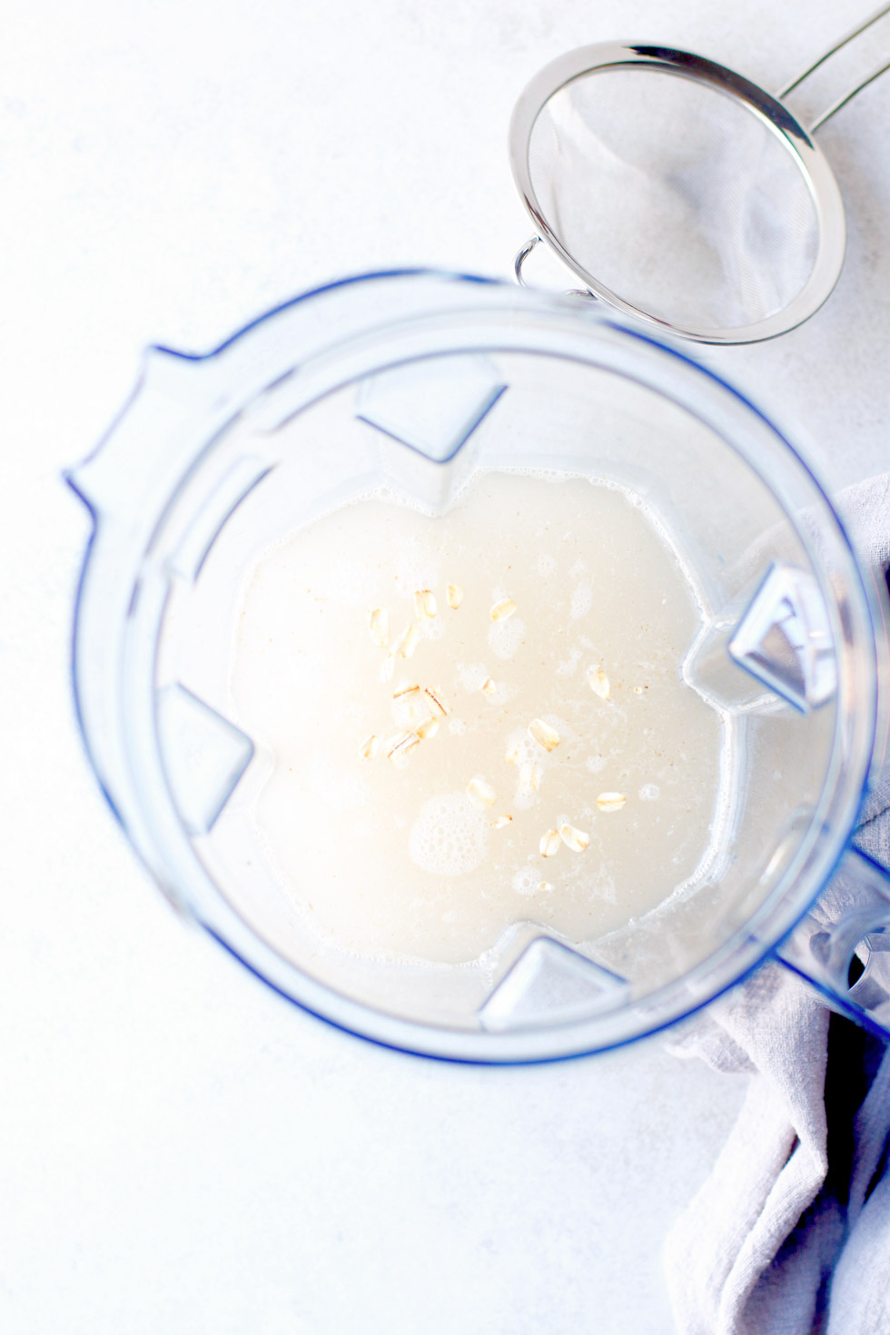 How to Make Oat Milk Blending Oats and Water