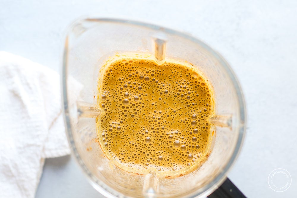 Blended ginger puree in blender