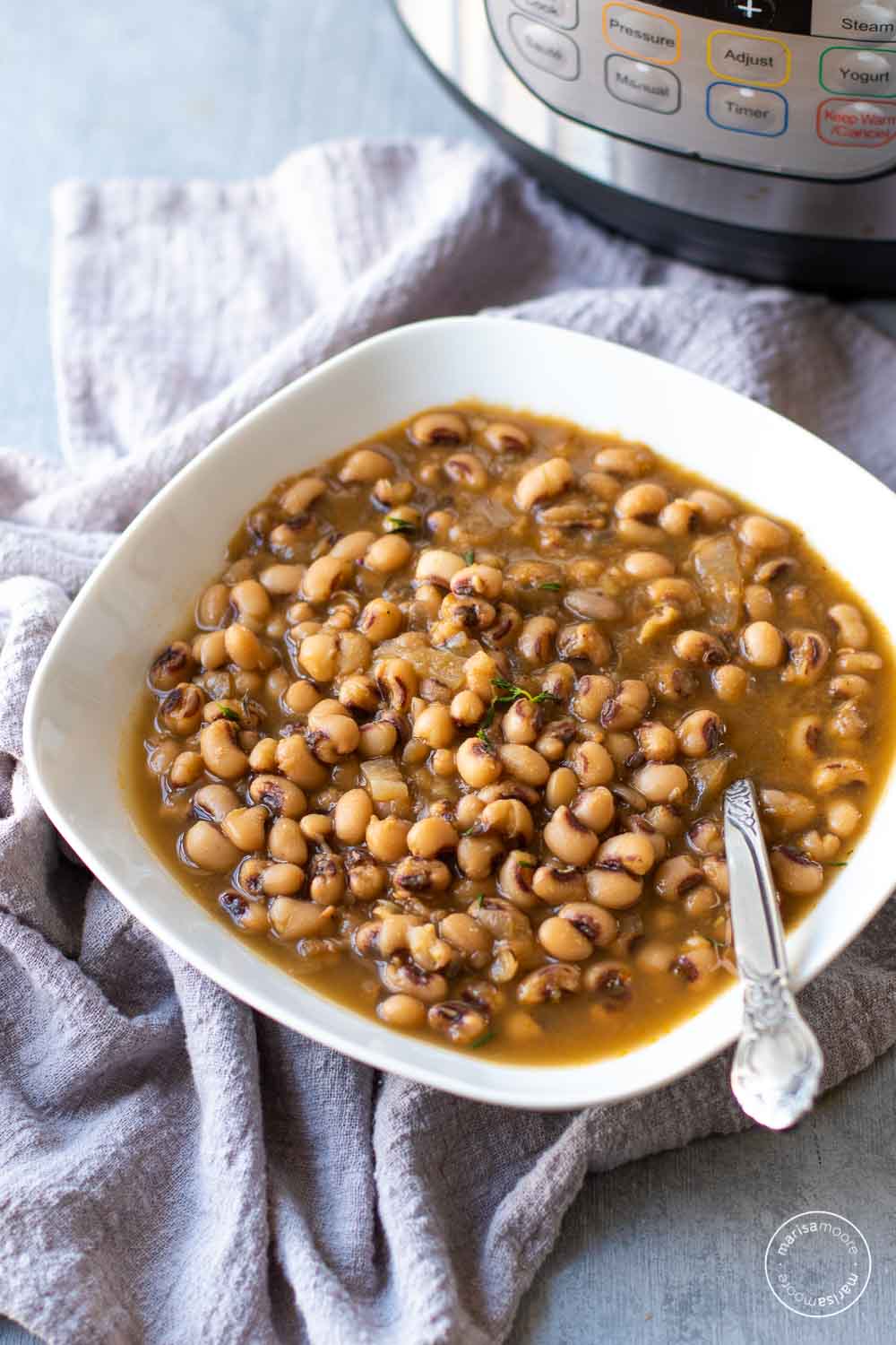 Slow Cooker Black Eyed Peas - Immaculate Bites