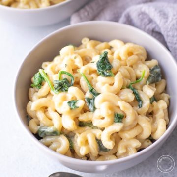 bowl of spinach mac and cheese